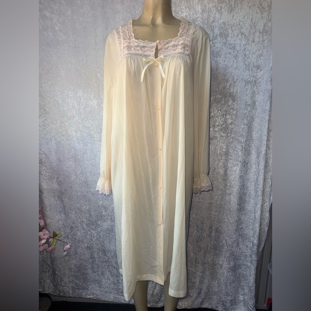 jcpenney Cream Long Sleeve Button-Front Nightgown with Lace Yoke